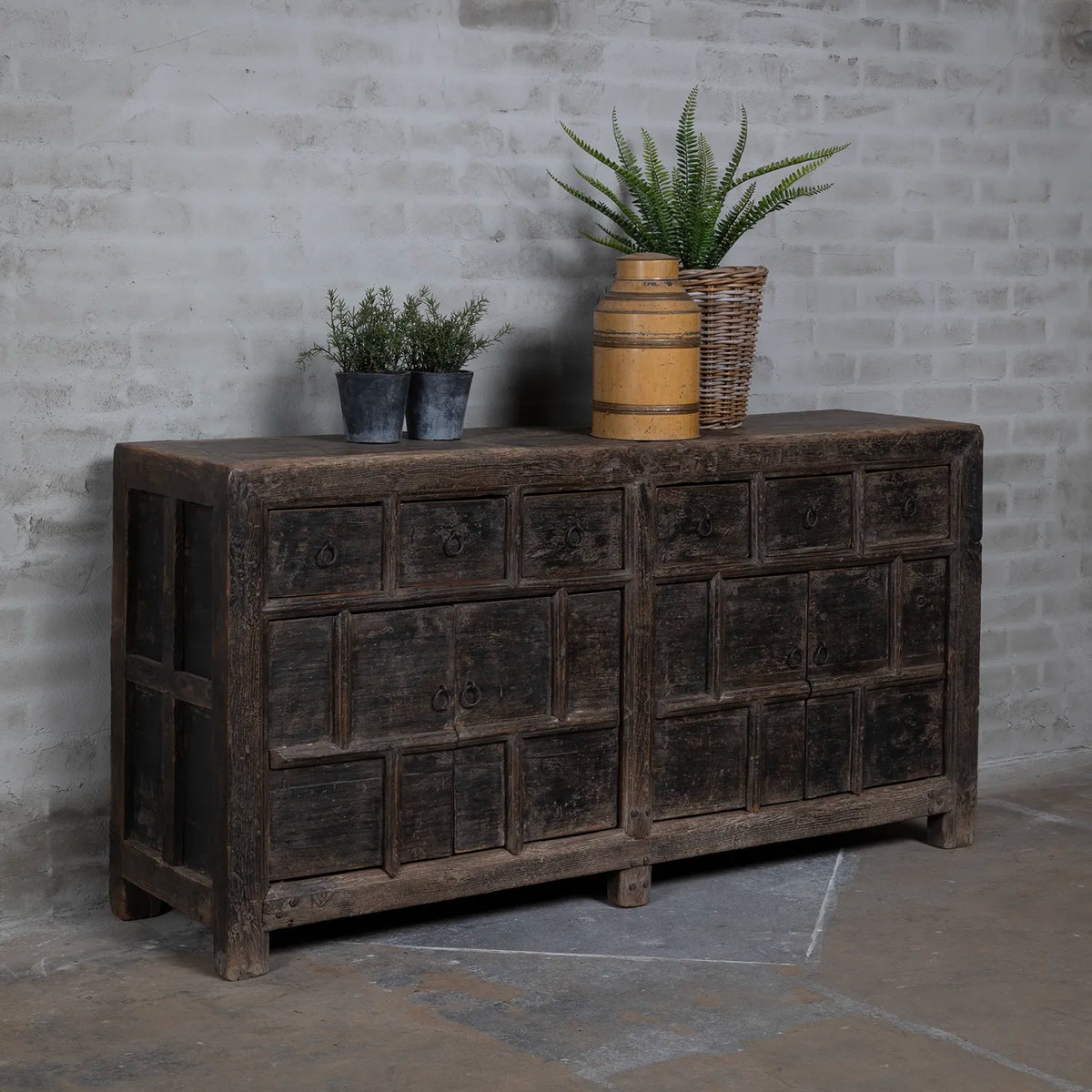 Oud Chinees dressoir van iepenhout - Zwarte patina - 4 deurs D031