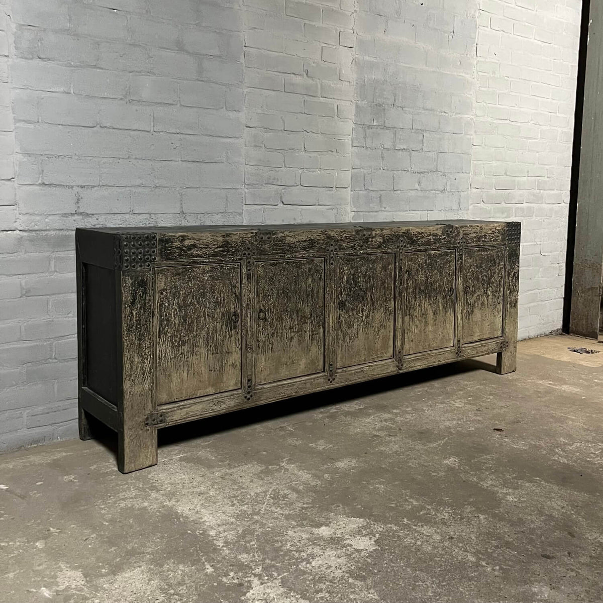 Robuust Chinees dressoir van oud iepenhout | 5 deurs D032