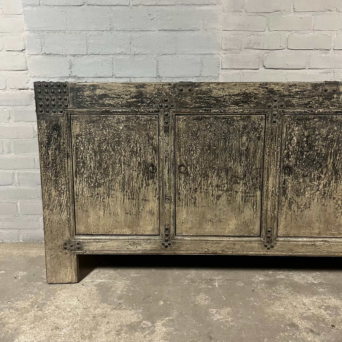 Robuust Chinees dressoir van oud iepenhout | 5 deurs D032