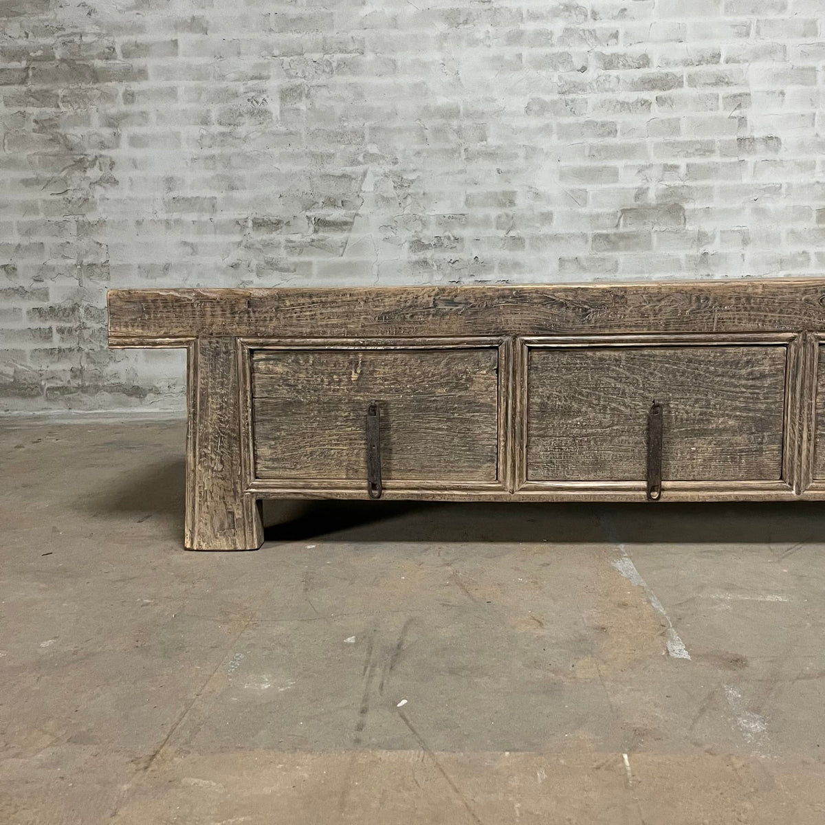 Groot chinees dressoir en tv-meubel van oud iepenhout - D034