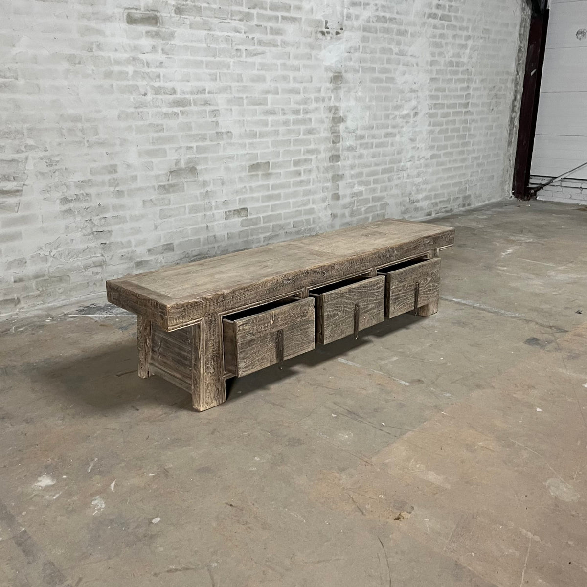 Groot chinees dressoir en tv-meubel van oud iepenhout - D034