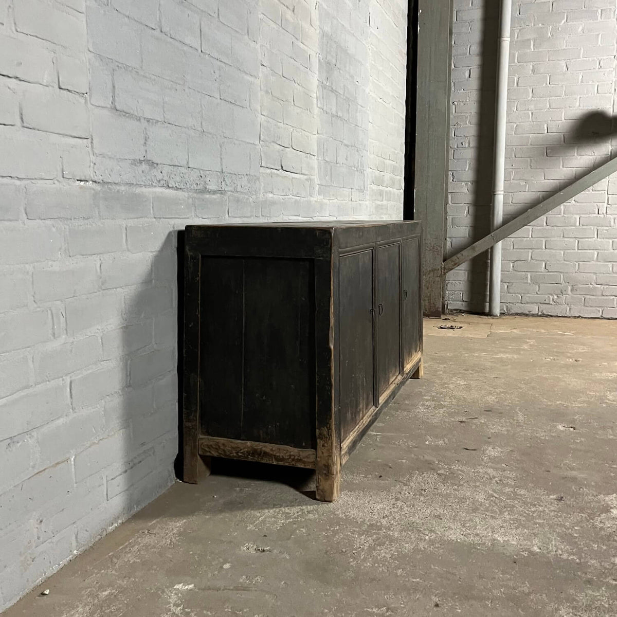 Oud Chinees dressoir van iepenhout | 3 deurs D035