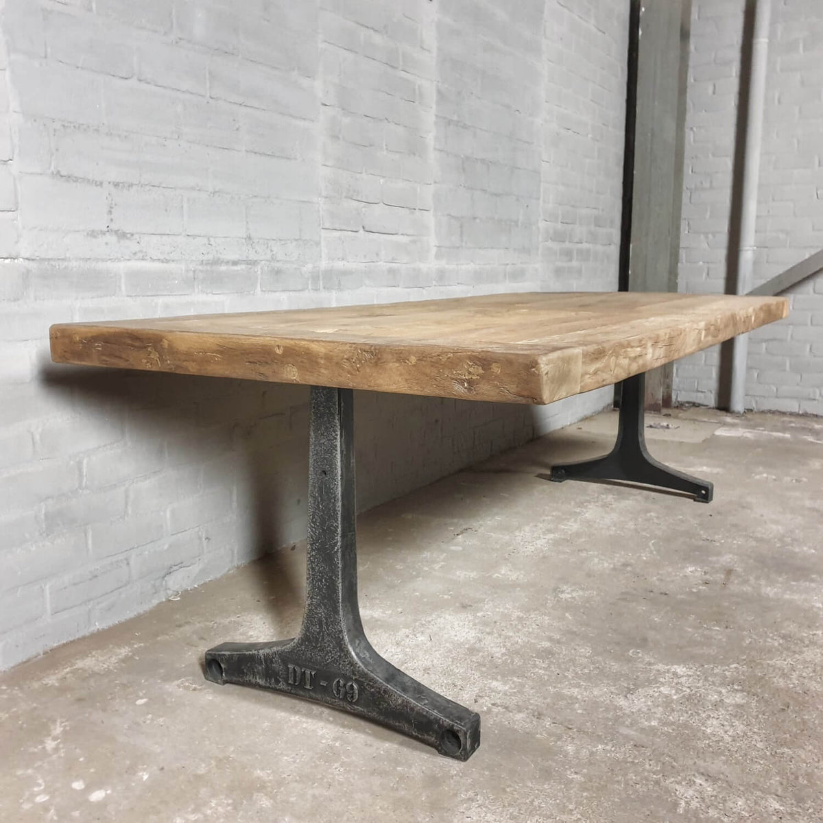 Industriële eiken eettafel met stalen onderstel op maat - DT37