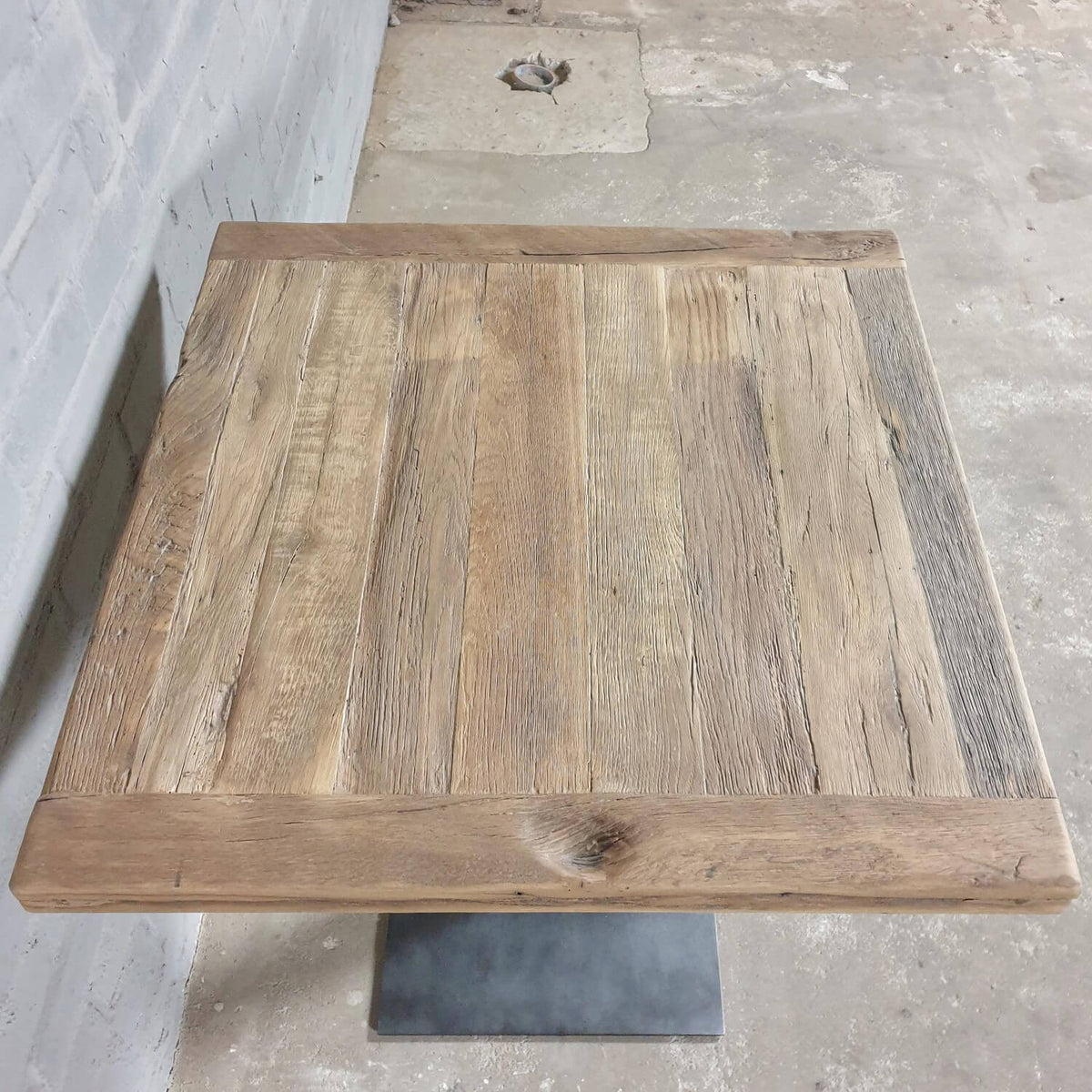 Industriele Bistro tafel met stalen poot en oud eikenhout – DT41