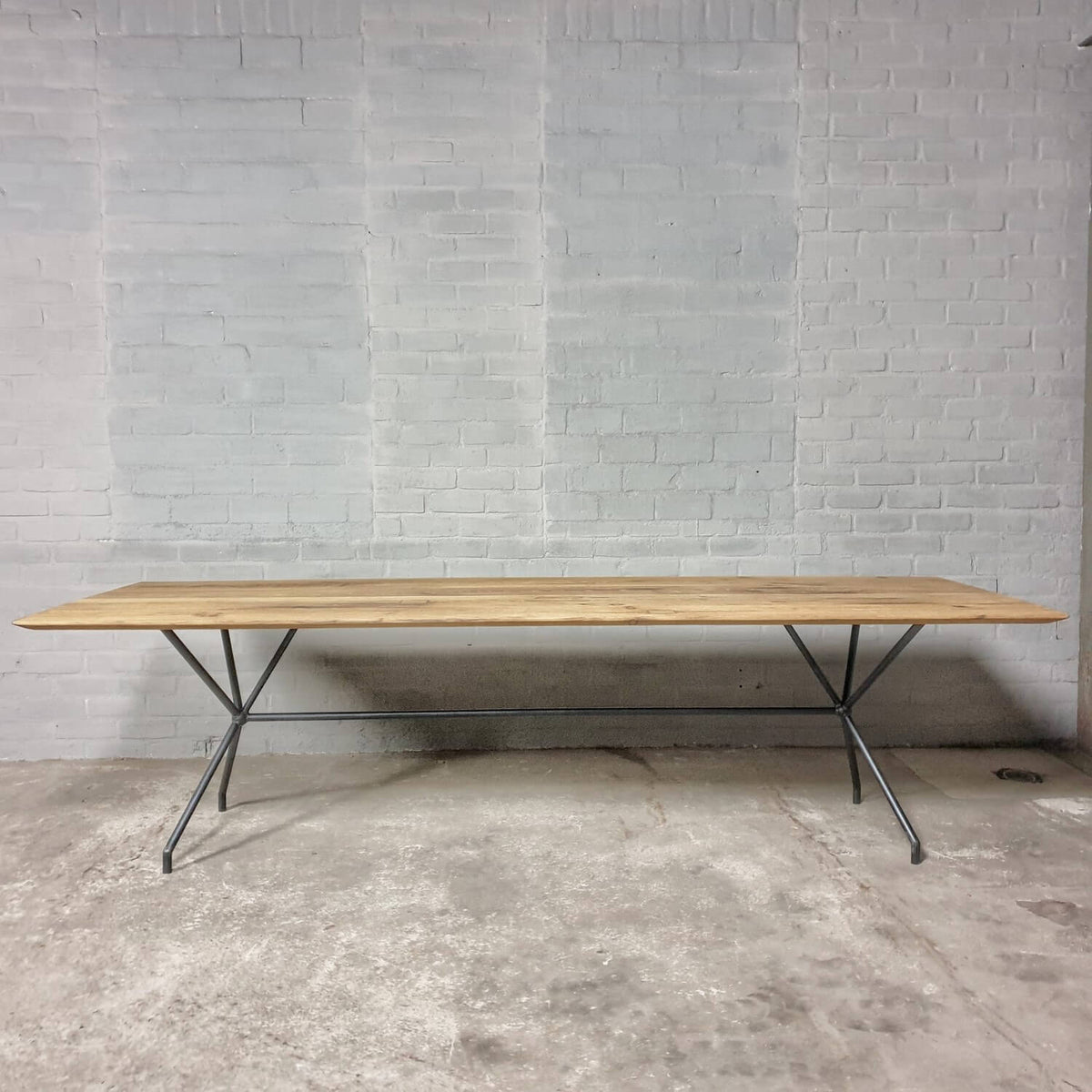 Moderne eiken eettafel met facetrand op maat gemaakt - DT31