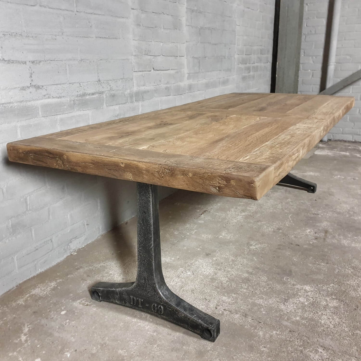 Industriële eiken eettafel met stalen onderstel op maat - DT37