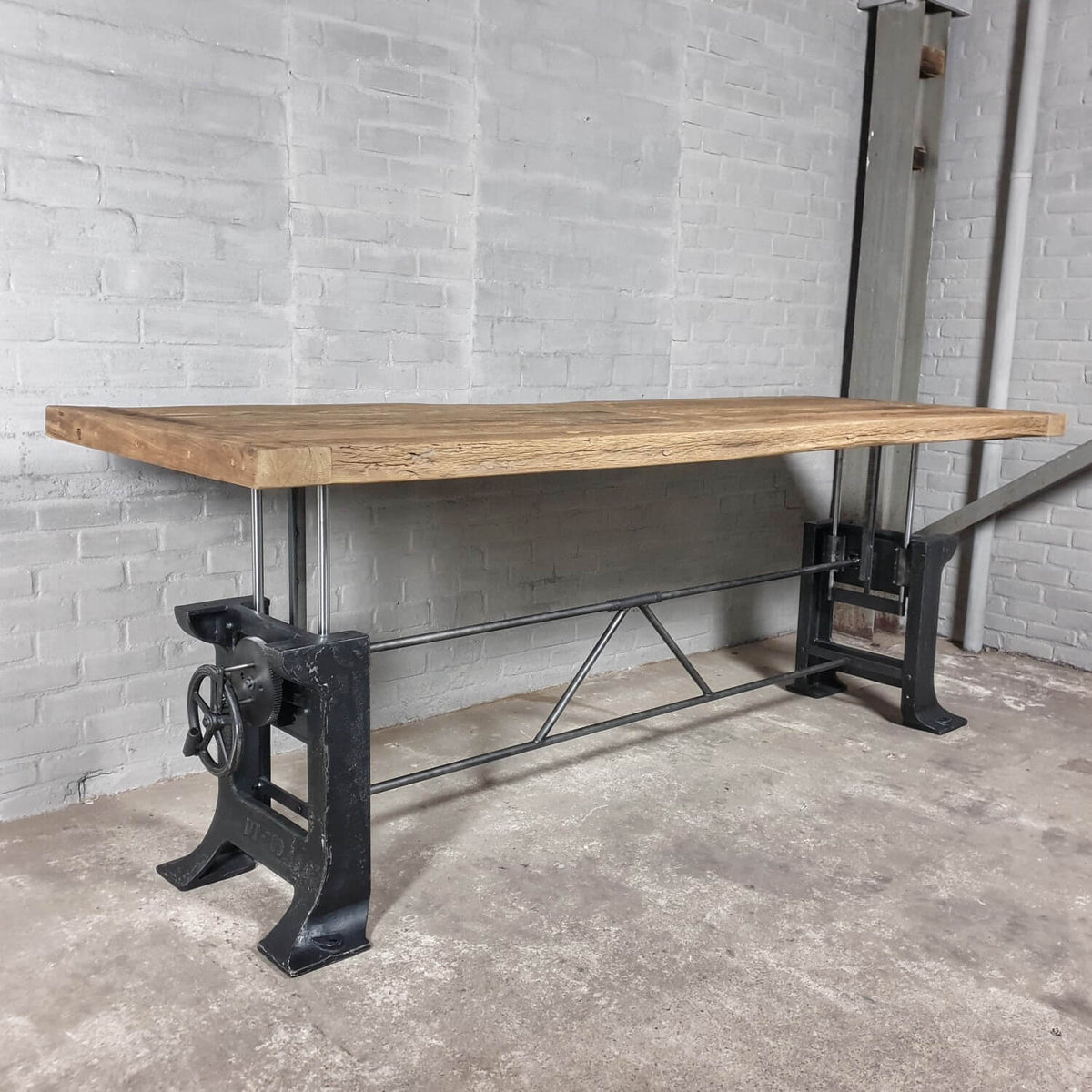 IND742 Industriele-eettafel-verstelbaar-in-hoogte-Limited-Edition-NR-026-01