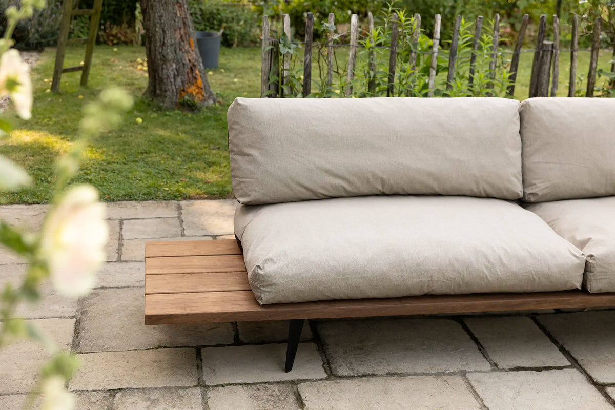 Moderne houten tuinbank met ijzeren onderstel - TB01