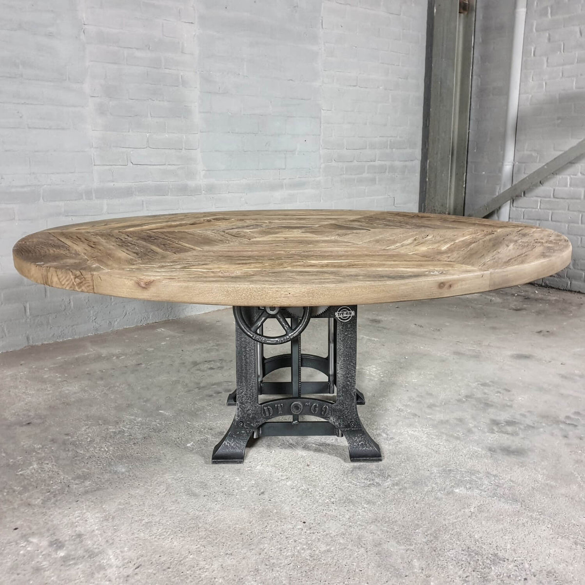 Industriële ronde eettafel van eikenhout - hoogte verstelbaar - IND673