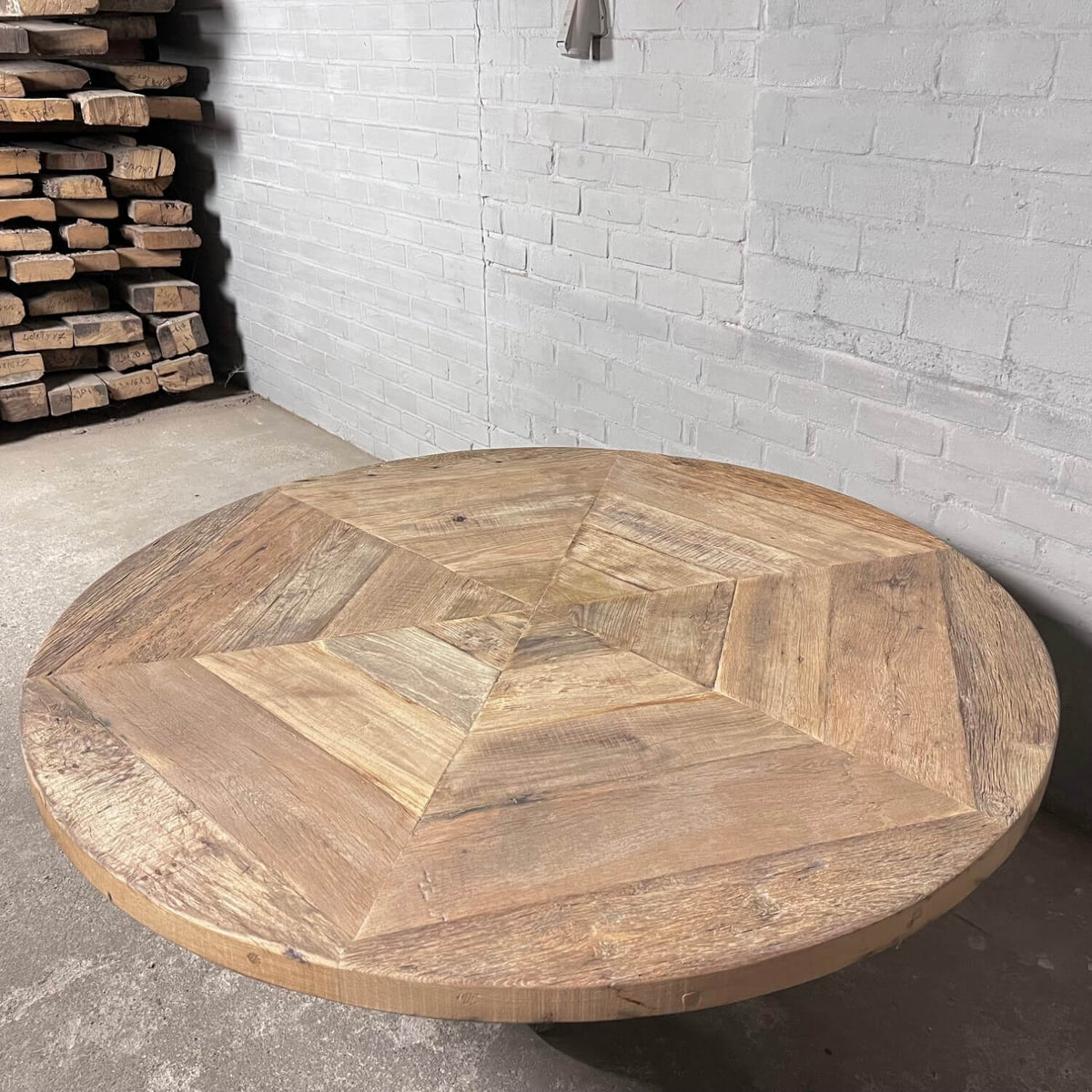 Industriële ronde eettafel van eikenhout - hoogte verstelbaar - IND673