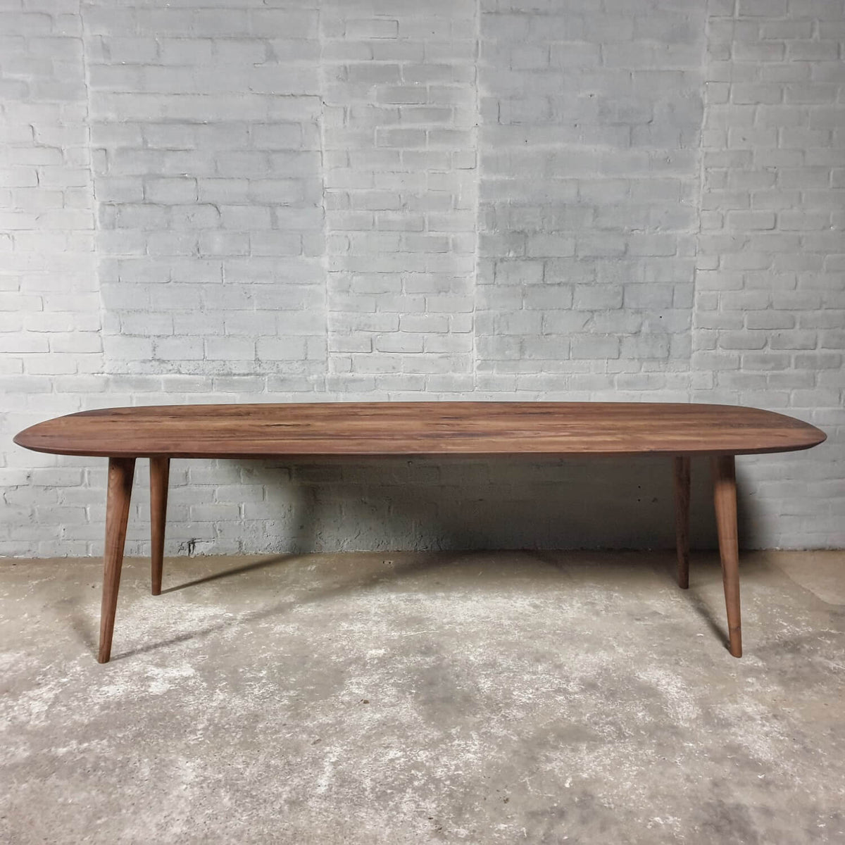 Eettafel Deens ovaal van notenhout - facetrand - op maat - Z025-N