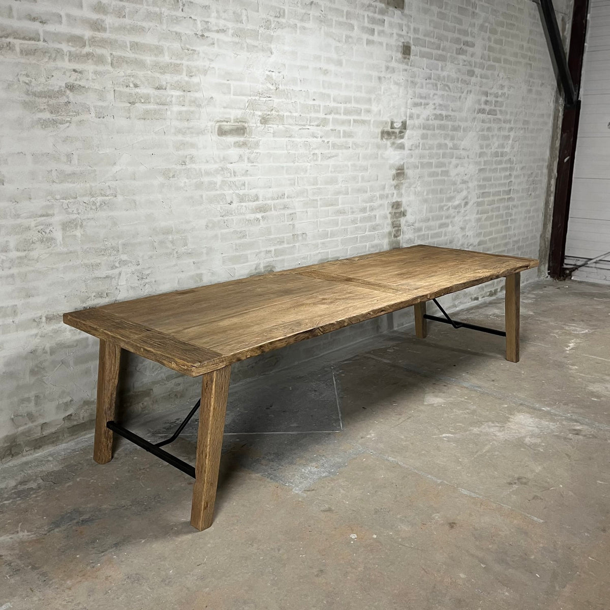 Landelijke eettafel Bato gemaakt van oud eiken en staal – Z032