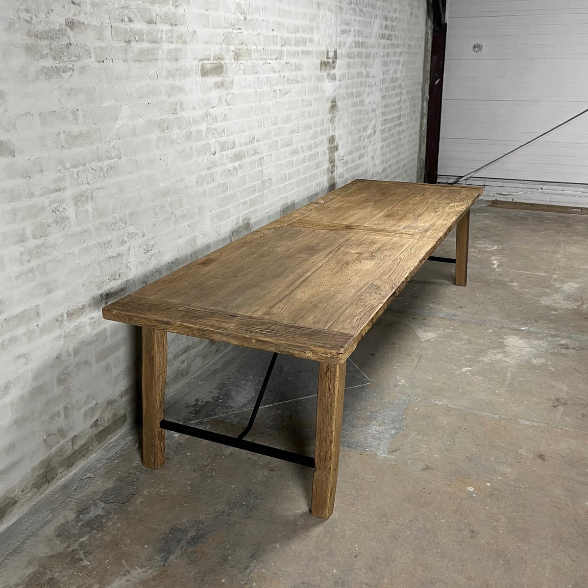 Landelijke eettafel Bato gemaakt van oud eiken en staal – Z032