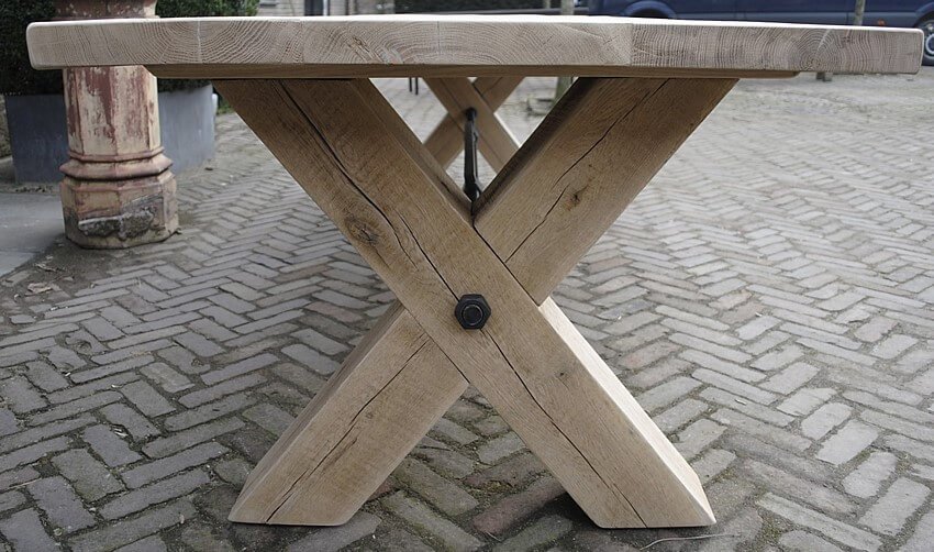 Industriële eettafel met kruispoten en eiken blad - G001