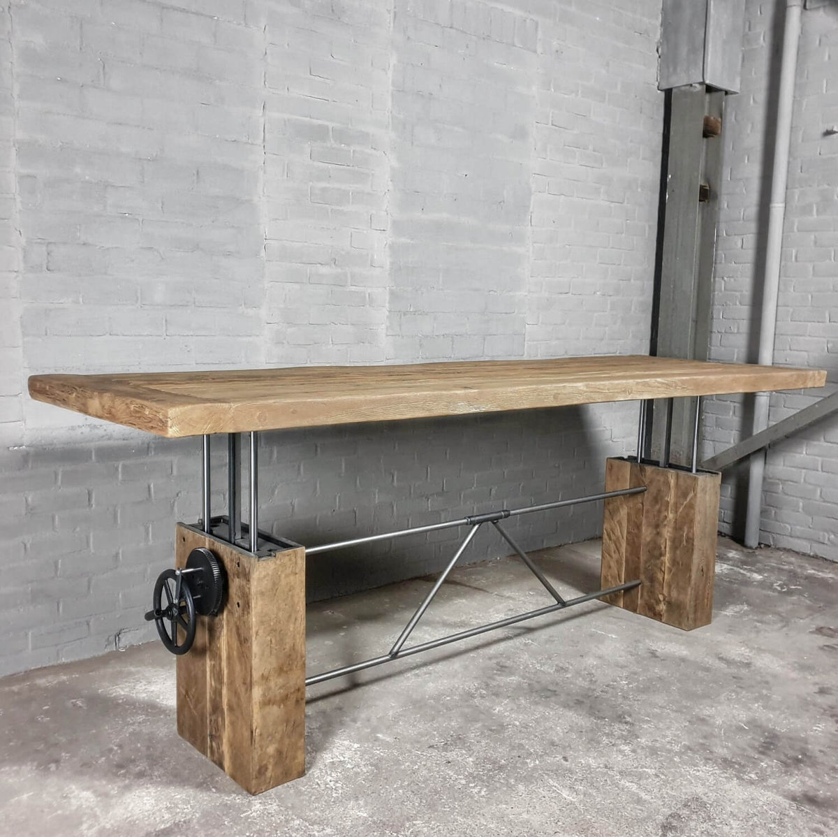 Hoogte verstelbare eettafel - oud eiken onderstel - Z015