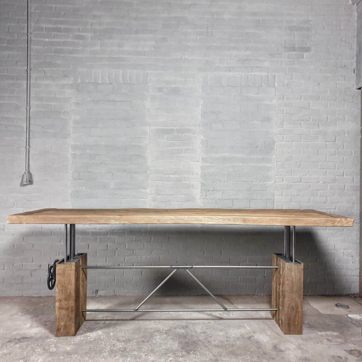 Hoogte verstelbare eettafel - oud eiken onderstel - Z015