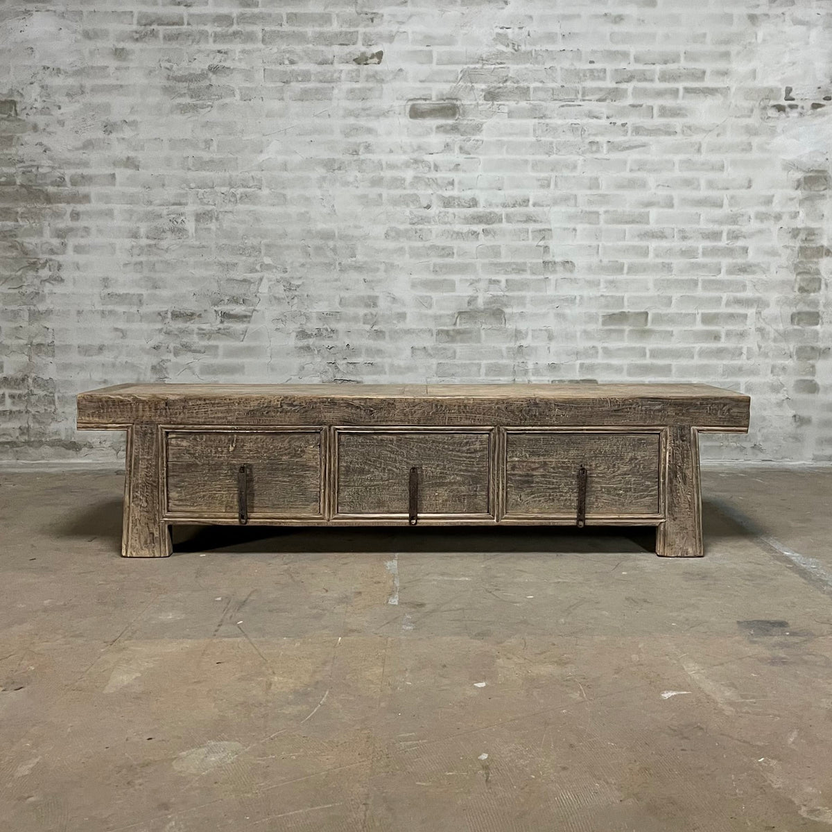 Oud verweerd dressoir en tv-meubel