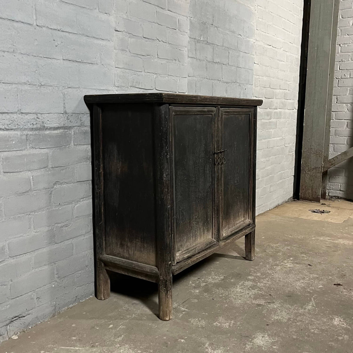 Oud Chinees dressoir van iepenhout | 2 deurs D025