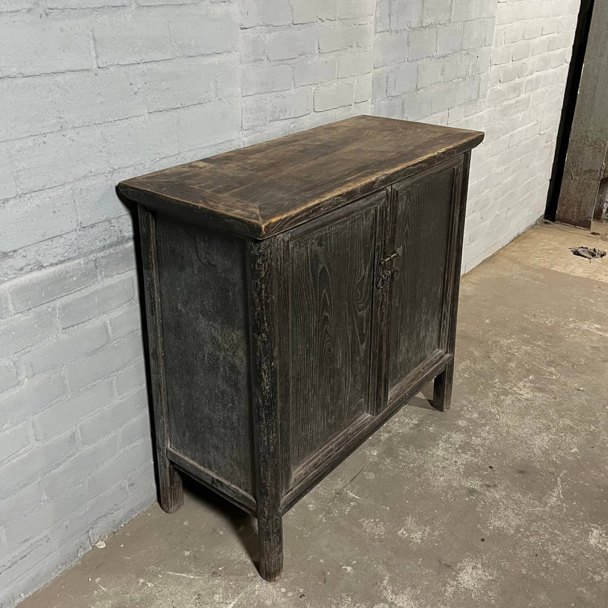 Oud Chinees dressoir van iepenhout | 2 deurs D027