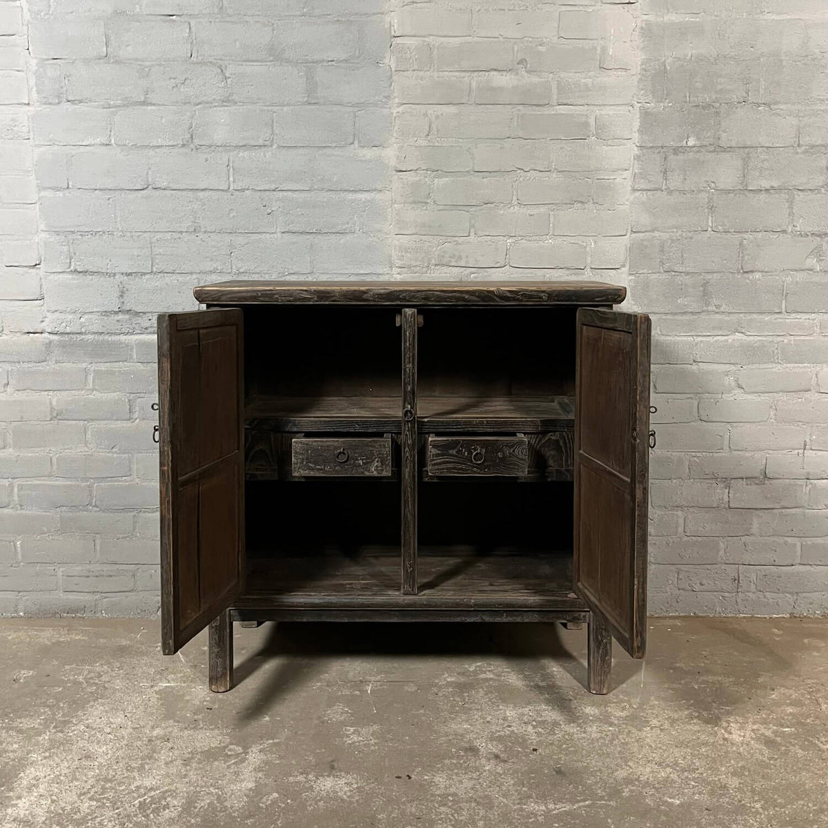 Oud Chinees dressoir van iepenhout | 2 deurs D027