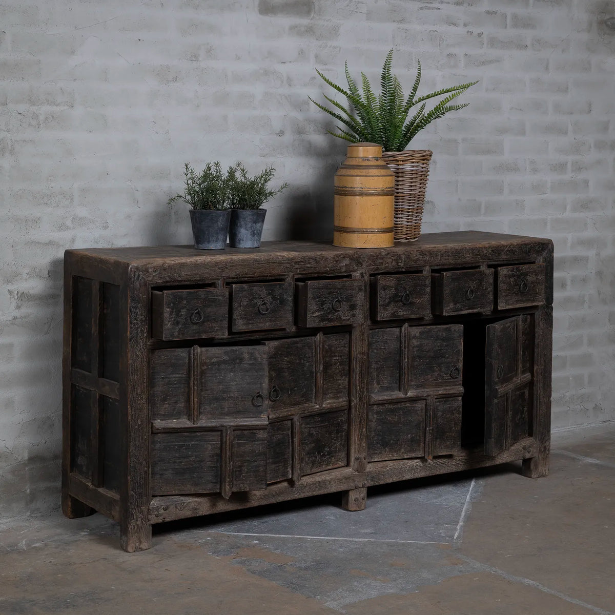 Oud Chinees dressoir van iepenhout - Zwarte patina - 4 deurs D031