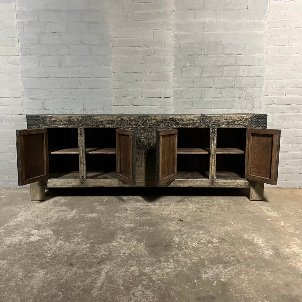 Robuust Chinees dressoir van oud iepenhout | 5 deurs D032