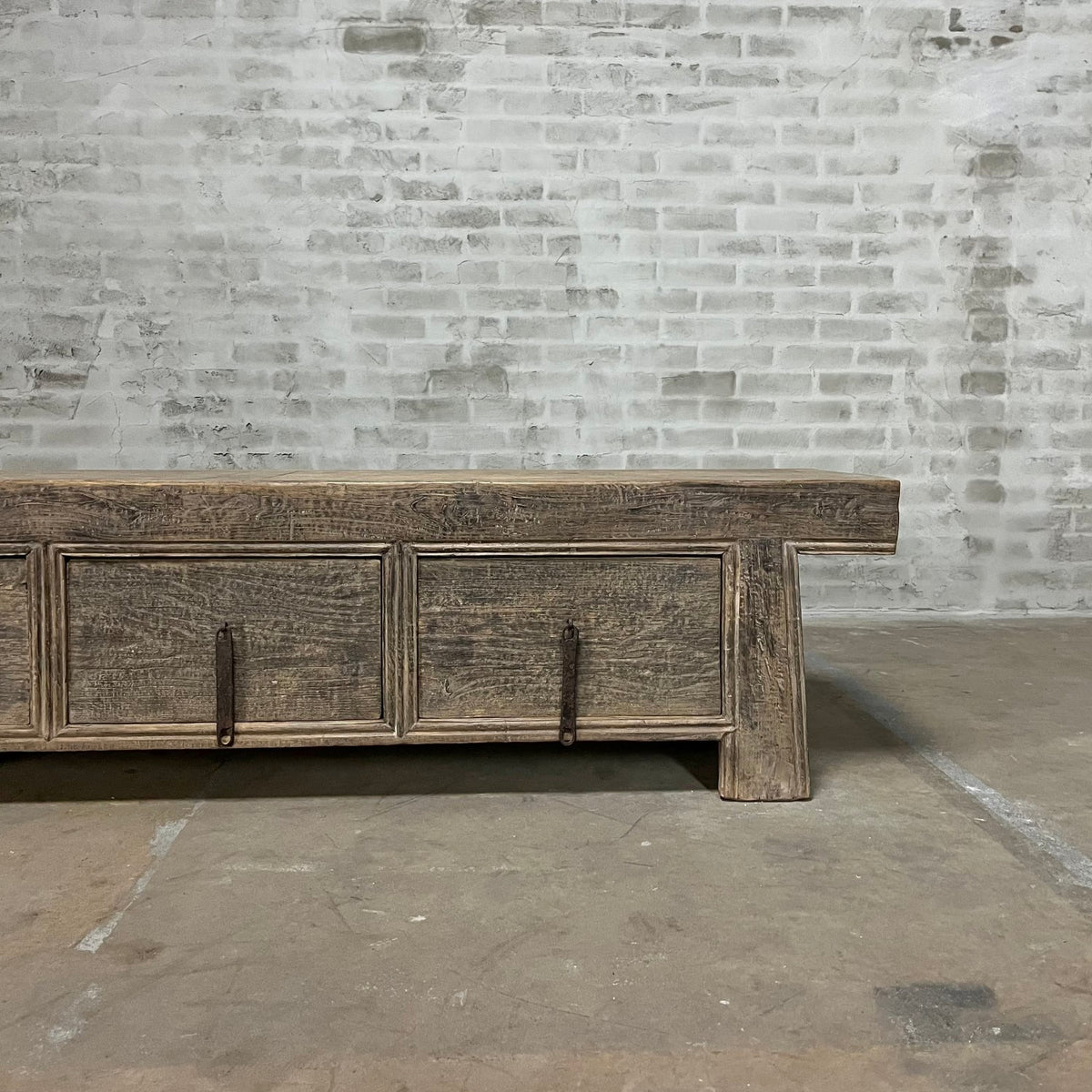 Groot chinees dressoir en tv-meubel van oud iepenhout - D034