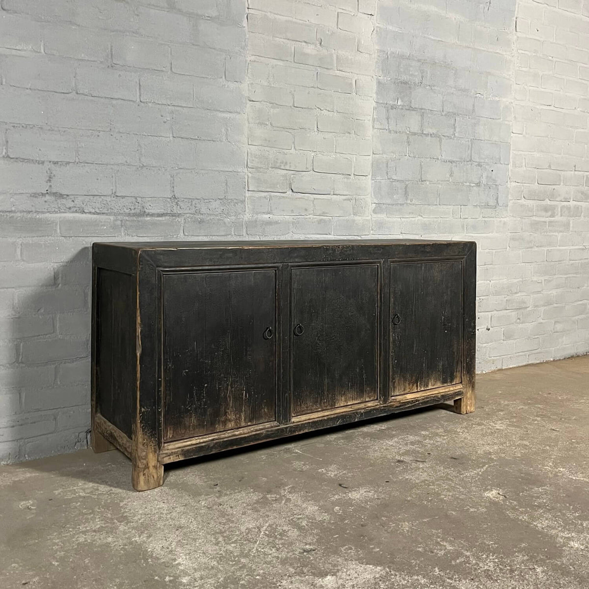 Oud Chinees dressoir van iepenhout | 3 deurs D035