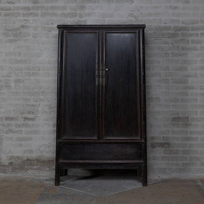 Oud Chinese kast in zwart van iepenhout | 2-deurs - D037