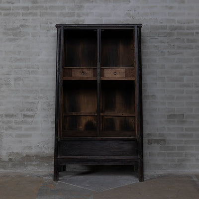 Oud Chinese kast in zwart van iepenhout | 2-deurs - D037