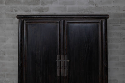 Oud Chinese kast in zwart van iepenhout | 2-deurs - D037