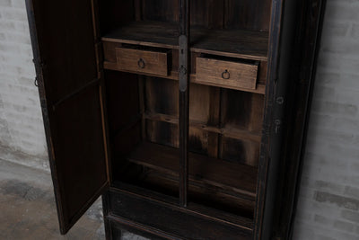 Oud Chinese kast in zwart van iepenhout | 2-deurs - D037