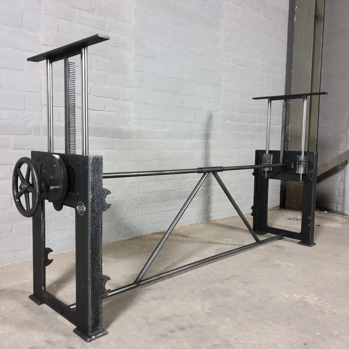 Industrieel gietijzeren onderstel tafel – hoogte verstelbaar - DT02