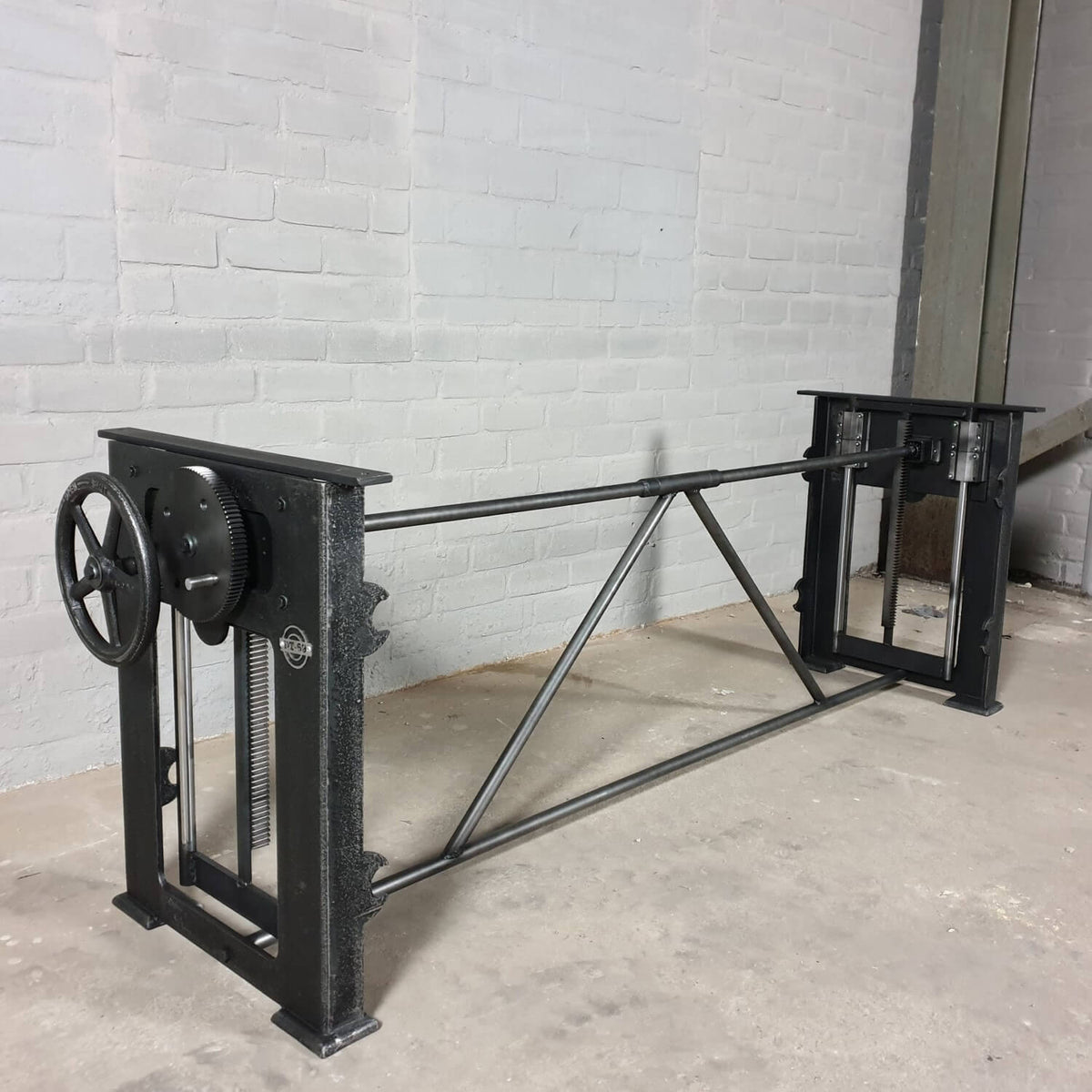 Industrieel gietijzeren onderstel tafel – hoogte verstelbaar - DT02