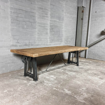 Industriële eiken eettafel - hoogte verstelbaar onderstel – DT21
