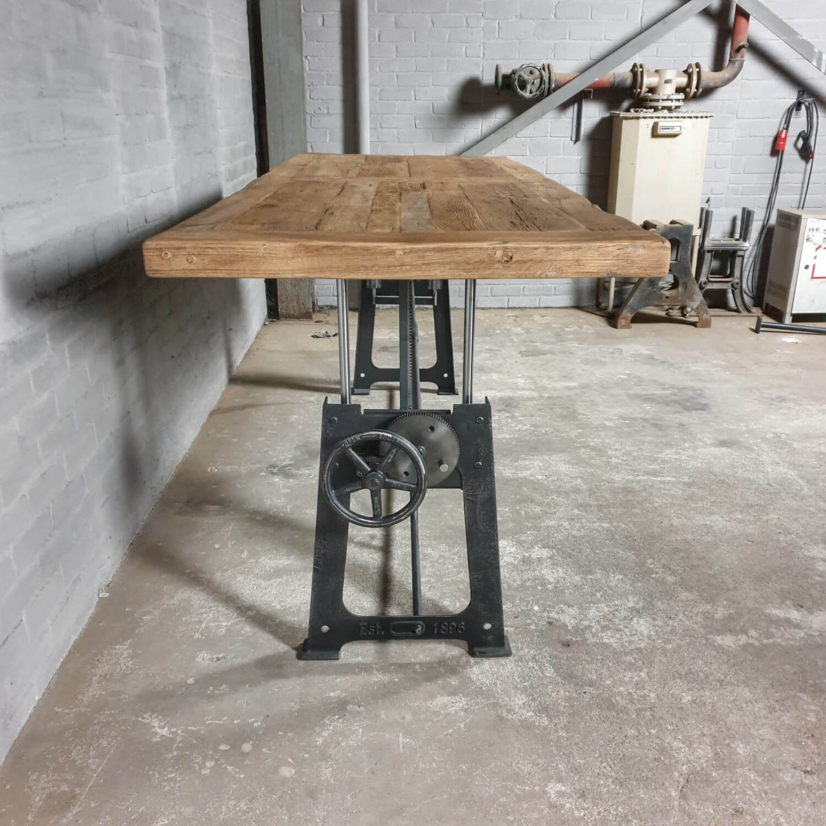 Industriële eiken eettafel - hoogte verstelbaar onderstel – DT21