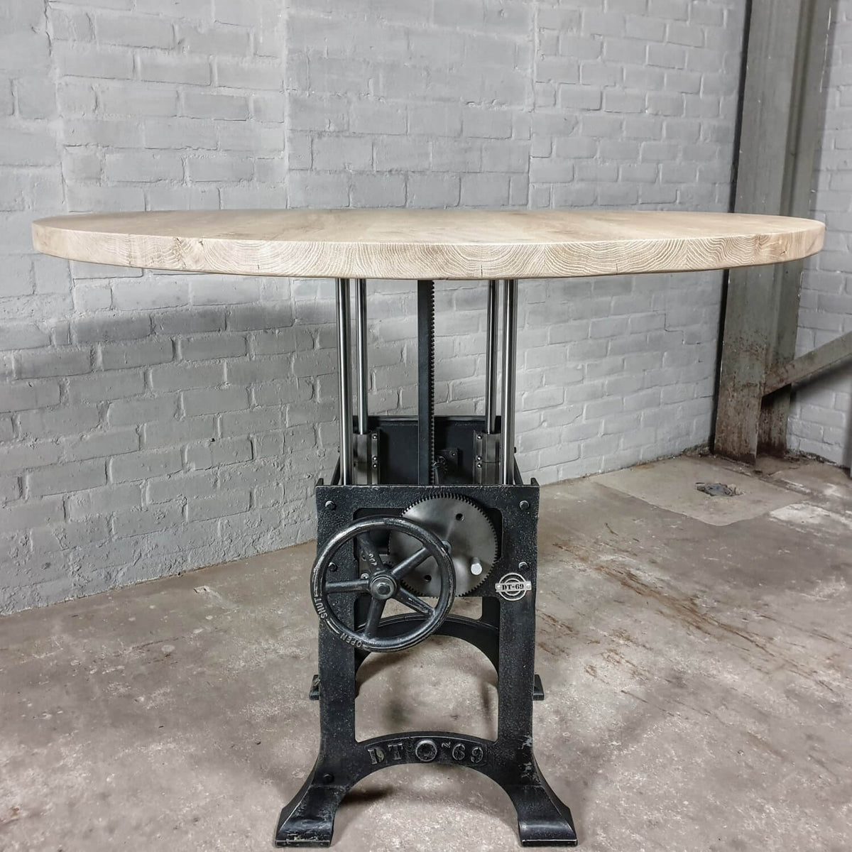 Ronde eiken eettafel in hoogte verstelbaar - industrieel design - DT34