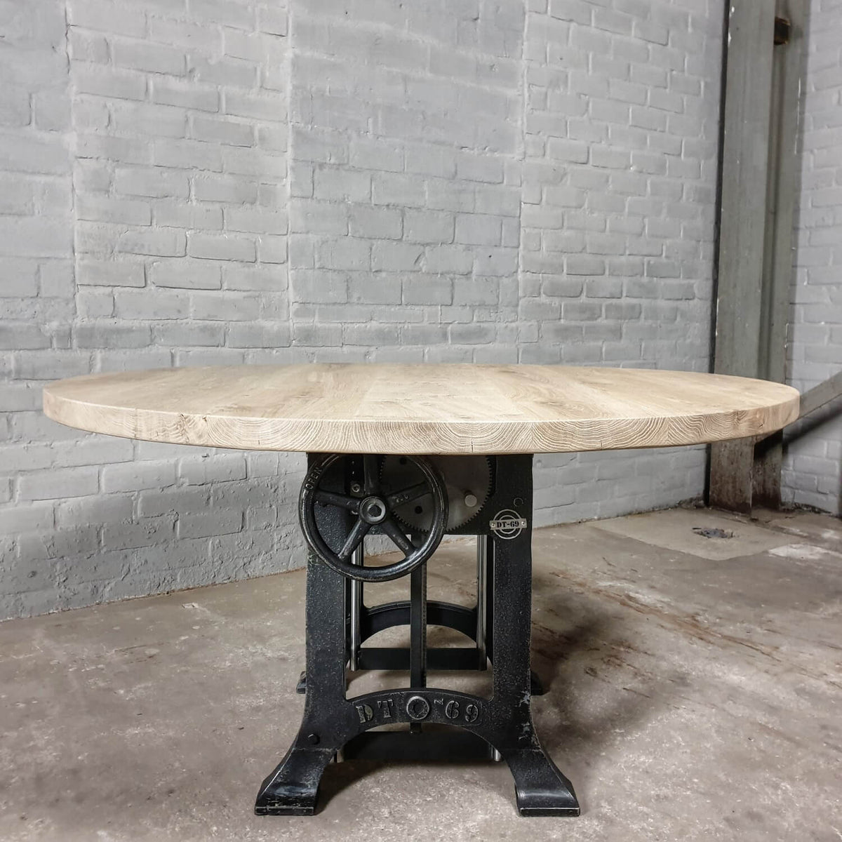 Ronde eiken eettafel in hoogte verstelbaar - industrieel design - DT34