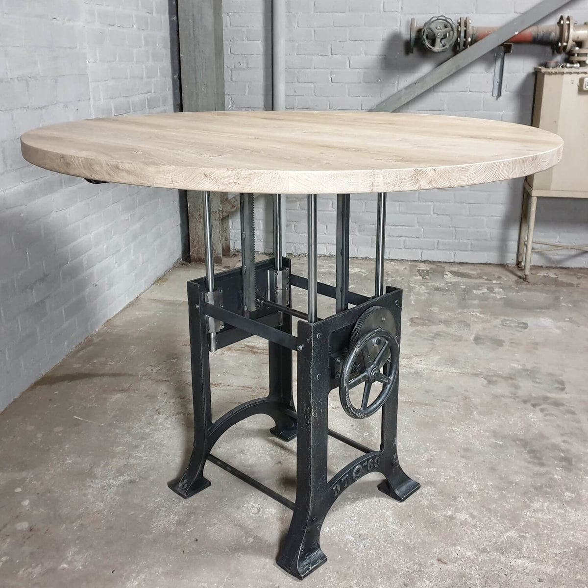 Ronde eiken eettafel in hoogte verstelbaar - industrieel design - DT34
