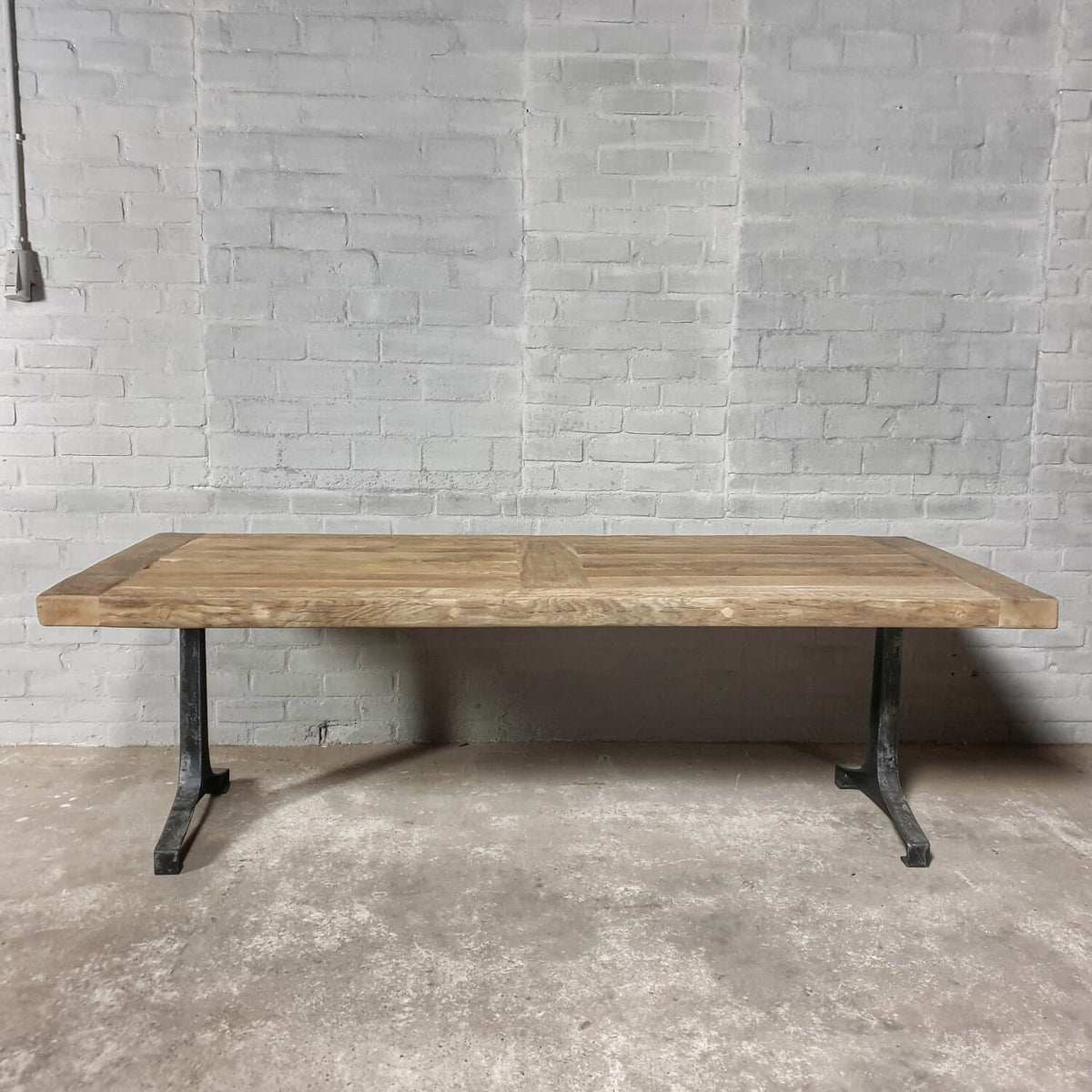 Industriële eiken eettafel met stalen onderstel op maat - DT37