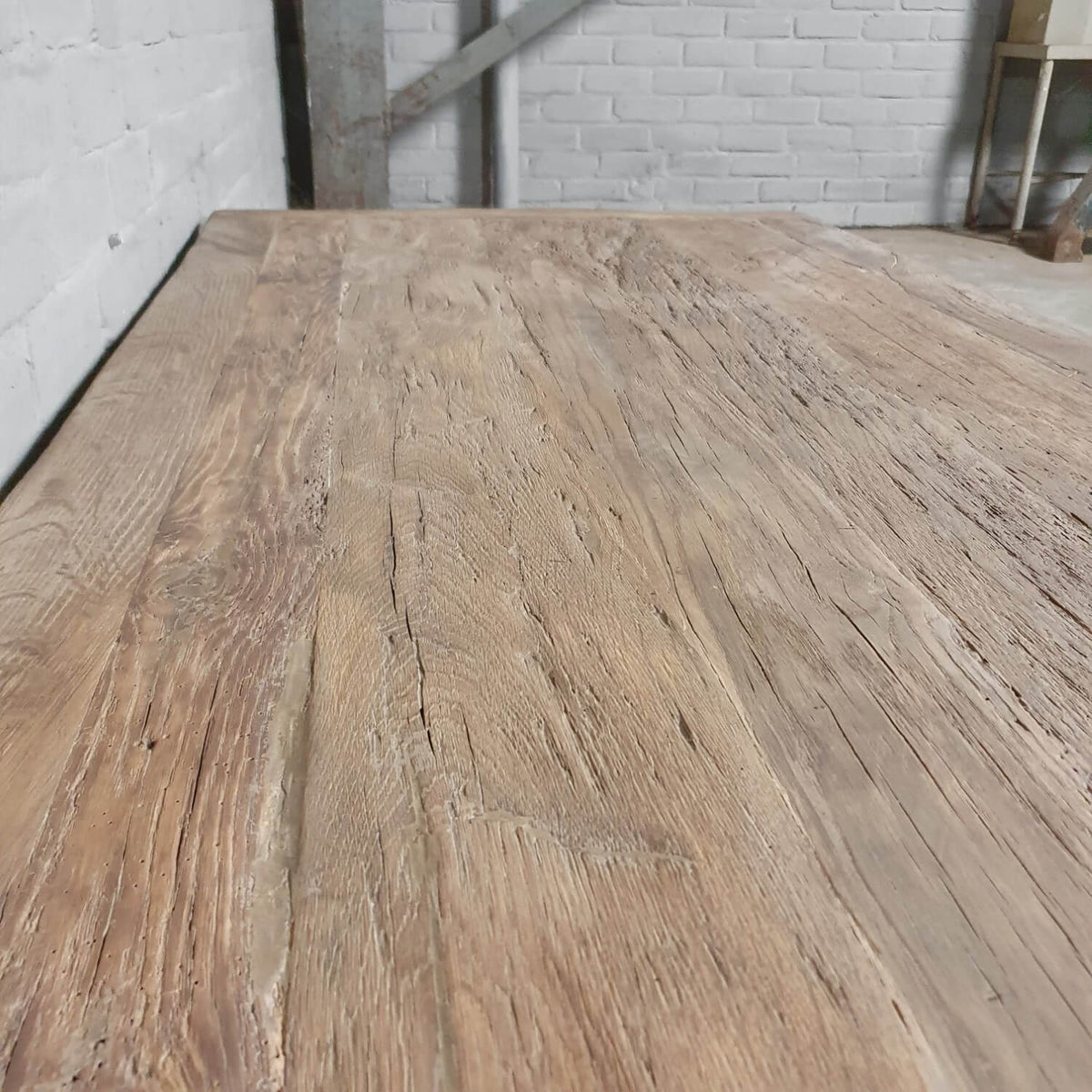 Industriële eiken salontafel met dun stalen onderstel op maat - DT39