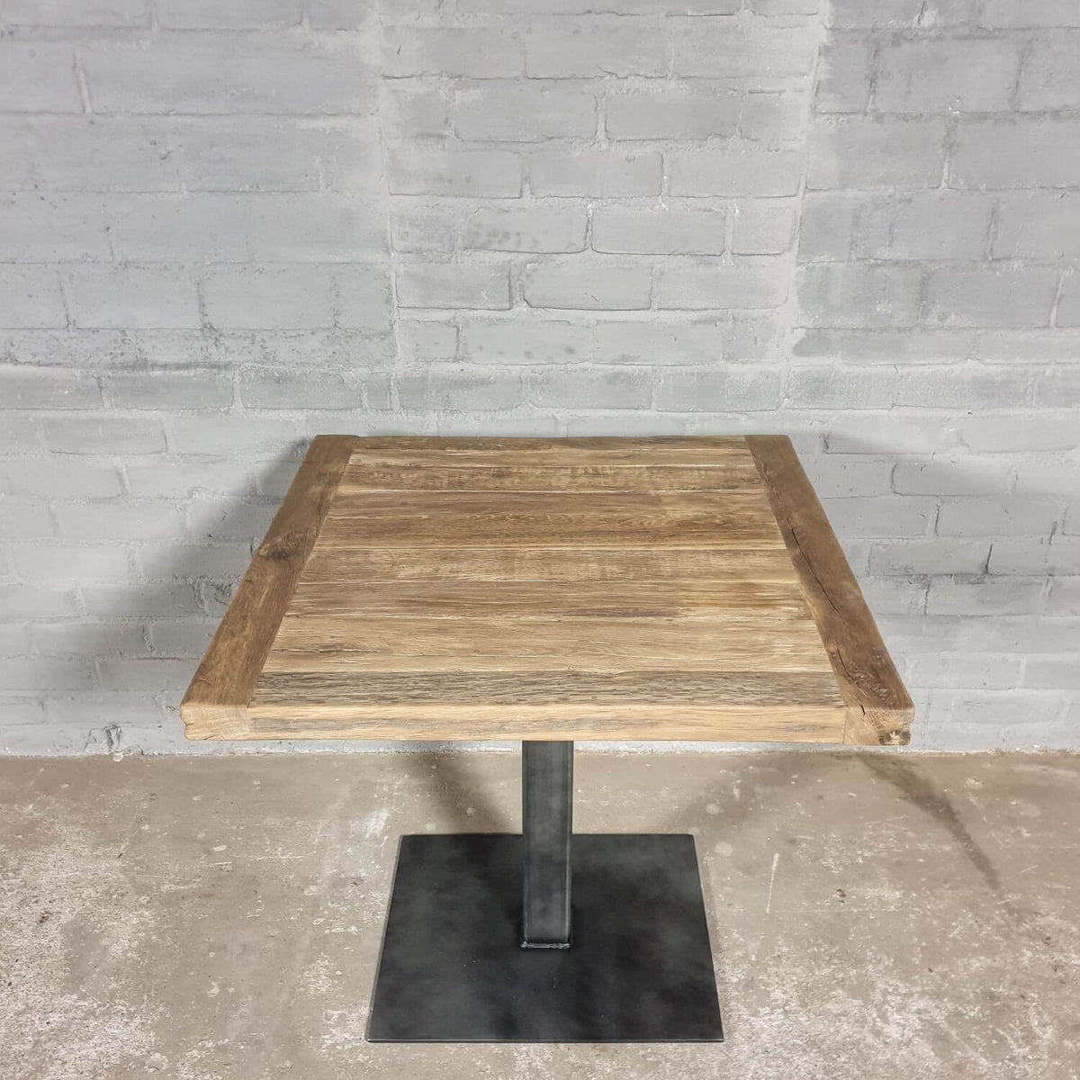 Industriele Bistro tafel met stalen poot en oud eikenhout – DT41