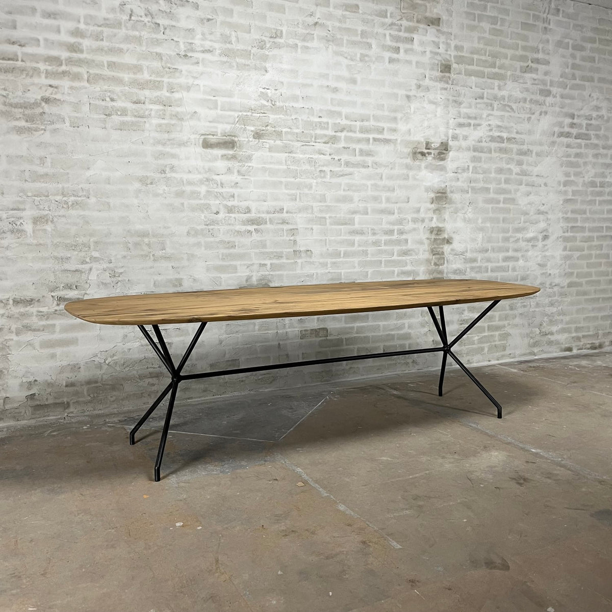 Deens ovaal eiken eettafel met facetrand - op maat gemaakt