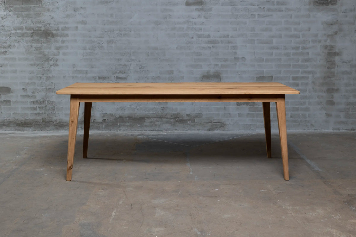 Retro eettafel G023 van eikenhout zijaanzicht