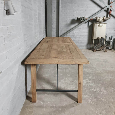 Eettafel Bato gemaakt van oud eiken en staal – Z005