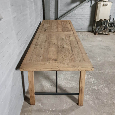 Eettafel Bato gemaakt van oud eiken en staal – Z005