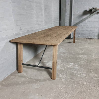 Eettafel Bato gemaakt van oud eiken en staal – Z005