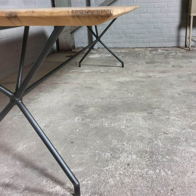 Moderne eiken eettafel met facetrand op maat gemaakt - DT31