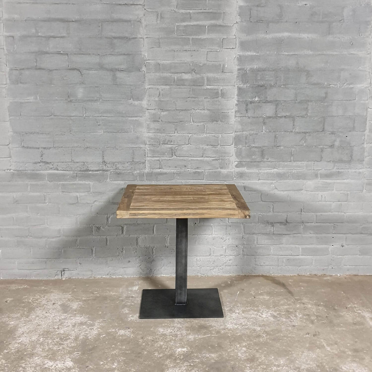 Industriele Bistro tafel met stalen poot en oud eikenhout – DT41