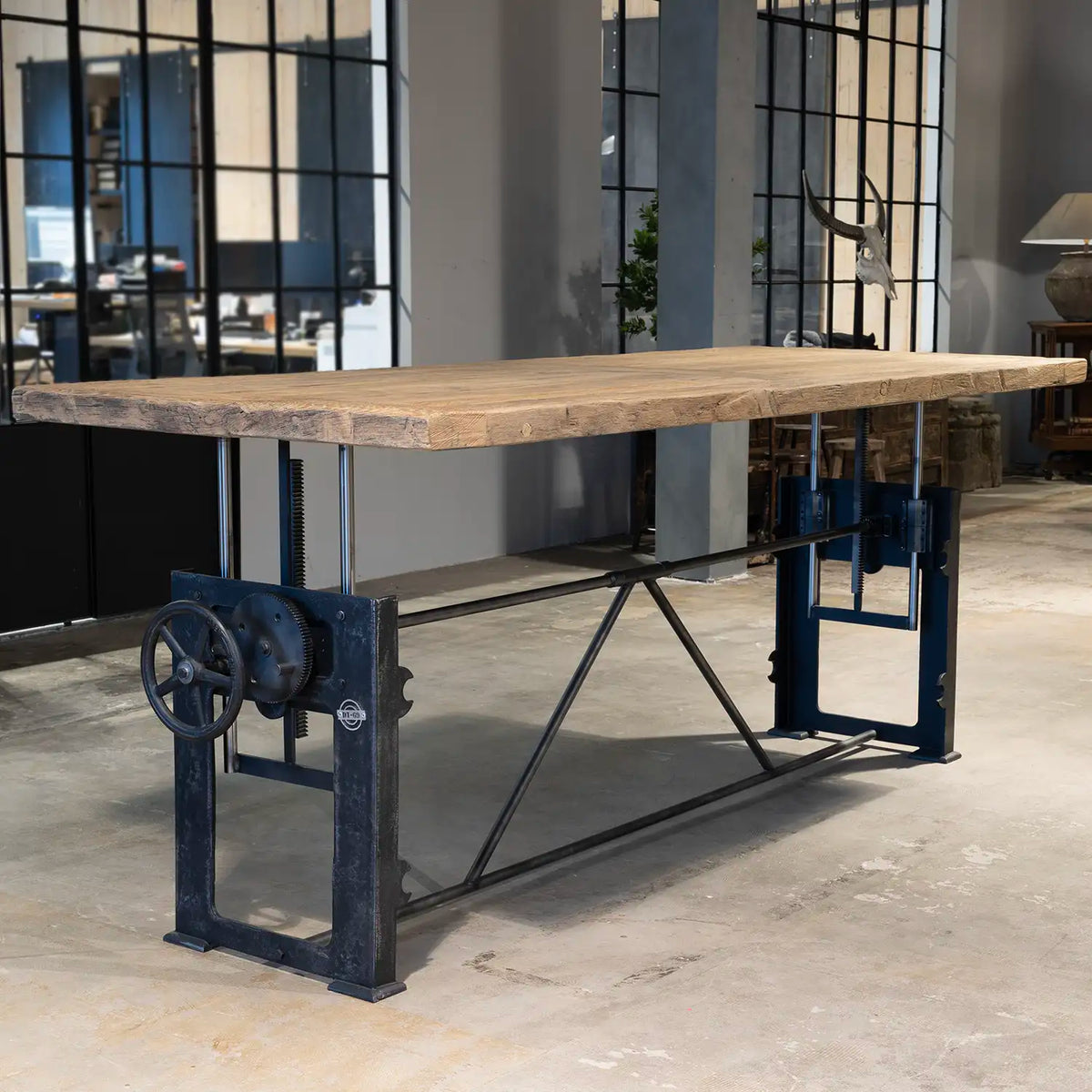 Industriële oud eiken eettafel in hoogte verstelbaar – DT02
